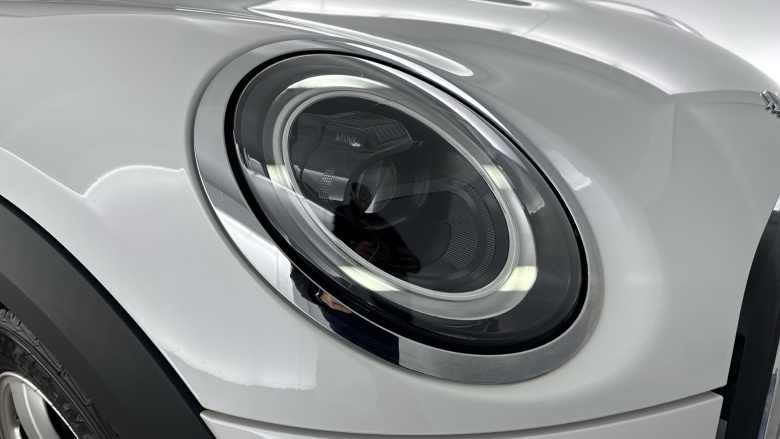 MINI Hatchback 1.5 Cooper Classic Premium 3dr Petrol Hatchback